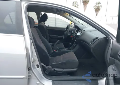 2004 Honda Accord 2.4 Lx z USA, uszkodzony, nr VIN 1HGCM563X4A006342